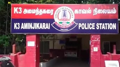 ஏடிஎம் மீது இருந்த ரூ.25 ஆயிரத்தை போலீஸில் ஒப்படைத்த காவலருக்கு பாராட்டு