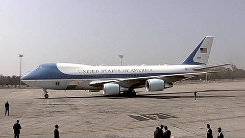 அமெரிக்க அதிபர் விமானத்தை வரவேற்க தயாராகும் டெல்லி விமான நிலையம்