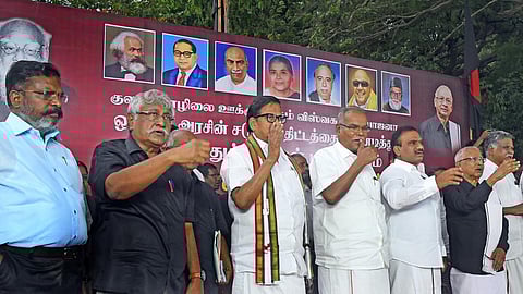 ஆர்ப்பாட்டத்தில் பங்கேற்ற அனைத்து கட்சித் தலைவர்கள்