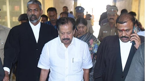 அமைச்சர் பொன்முடி விடுதலையை எதிர்த்து தாமாக முன்வந்து விசாரிக்கும் உயர் நீதிமன்ற நீதிபதிக்கு தமிழக அரசு கடும் எதிர்ப்பு