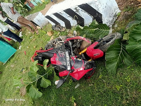 தருமபுரி | ‘ரீல்ஸ்’ வீடியோ எடுத்தபடி இருசக்கர வாகனத்தில் சென்றவர் உயிரிழப்பு