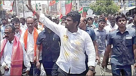 தேனி மாவட்டத்தில் நேற்று நடைபயணம் மேற்கொண்ட பாஜக மாநில தலைவர் அண்ணாமலை.