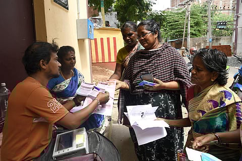 மகளிர் உரிமைத் தொகை திட்டம் | குடும்பத் தலைவிகளுக்கு ஏடிஎம் கார்டு: செப்.15-ல் காஞ்சியில் முதல்வர் தொடங்கி வைக்கிறார்