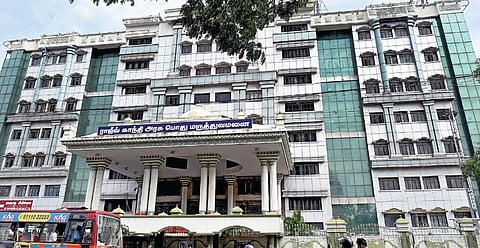 ‘இருந்தாலும் ஜி.ஹெச். ரொம்ப ஸ்ட்ரிக்ட்டு பா!' - எம்ஆர்ஐ ஸ்கேனுக்கு ஒரு நாளைக்கு 25 டோக்கன்தான்