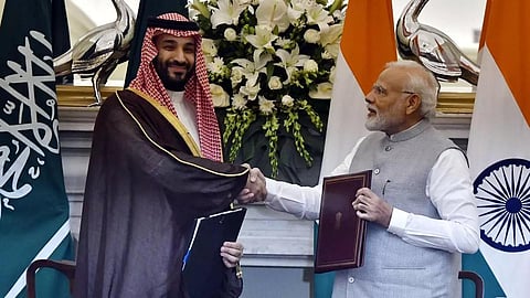 பிரதமர் நரேந்திர மோடியை சவுதி அரேபிய இளவரசர் சல்மான் டெல்லியில் நேற்று சந்தித்துப் பேசினார். அப்போது பல்வேறு ஒப்பந்தங்கள் கையெழுத்தாகின.