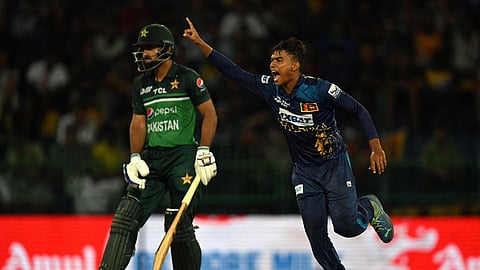 பாபர் விக்கெட்டை வீழ்த்தியதை கொண்டாடும் துனித்