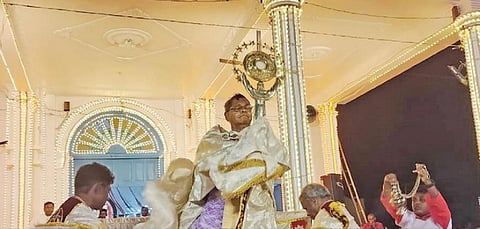 மணப்பாடு ஆலயத்தில் மகிமைப் பெருவிழா - ஆயிரக்கணக்கான பக்தர்கள் பங்கேற்பு