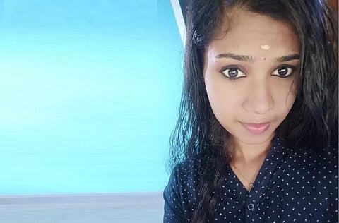 காய்ச்சல் காரணமாக உயிரிழந்த பயிற்சி மருத்துவர் சிந்து