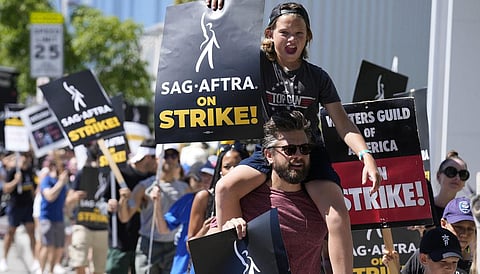 விரைவில் முடிவுக்கு வருகிறது ஹாலிவுட் எழுத்தாளர்கள் போராட்டம்