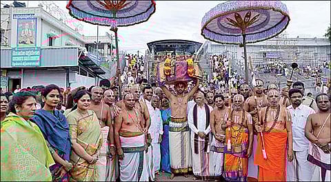 திருப்பதியில் இன்று கருடசேவை - திருமலை வந்தடைந்த ஆண்டாள் சூடிய மாலை