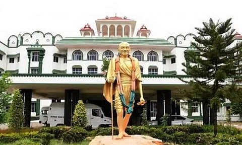 “உத்தரவுகளை அதிகாரிகள் நிறைவேற்றாவிட்டால் நீதிமன்றம் தேவையில்லை என மக்கள் நினைப்பர்” - ஐகோர்ட்