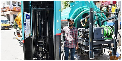 மதுரை மாநகராட்சியில் பாதாளசாக்கடை கால்வாய்களை சுத்தம் செய்ய பயன்படுத்தப்படும் ரோபாட்டிக் இயந்திரம்