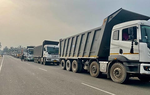 தமிழகத்தில் இருந்து கேரளாவுக்கு 10+ சக்கர லாரிகளில் கனிமம் கொண்டு செல்ல தடை இல்லை: உயர் நீதிமன்றம் உறுதி