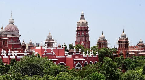 தனியார் வாகனங்களில் அரசு ஸ்டிக்கர்கள் பொருத்தினால் கடும் நடவடிக்கை: உயர் நீதிமன்றத்தில் தமிழக அரசு தகவல்