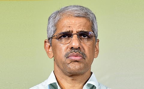 அக்டோபருக்குள் பேருந்து தட சாலைகளை சீரமைக்க வேண்டும்; பருவமழை முடியும் வரை சாலை வெட்டு பணிகளுக்கு அனுமதி கூடாது: தலைமைச் செயலர்