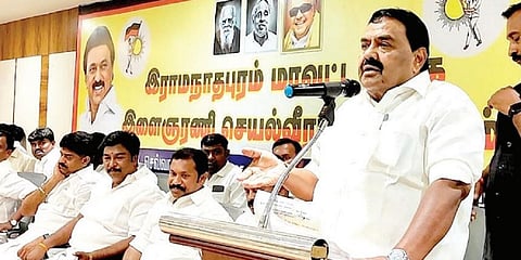 ராமநாதபுரத்தில் நடந்த திமுக மாவட்ட இளைஞரணி செயல்வீரர்கள் கூட்டத்தில் பேசிய அமைச்சர் ஆர்.எஸ்.ராஜகண்ணப்பன்.