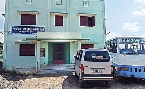 திறப்பு விழா கண்டு 2 ஆண்டுக்கு மேலாகியும் செயல்பாட்டுக்கு வராத ஆதிதிராவிடர் நல பணிபுரியும் மகளிர் தங்கும் விடுதி.