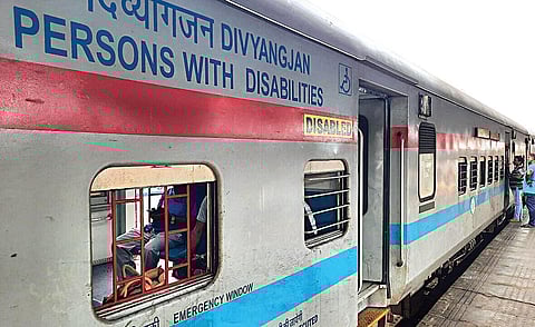 ரயில்வேயின் கனிவான கவனத்துக்கு... பேட்டரி கார் இல்லை, சக்கர நாற்காலிக்கு கட்டுப்பாடு, அடிப்படை வசதி இல்லை!