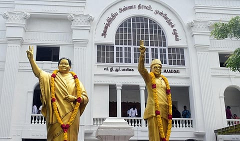 அதிமுகவில் 5 புதிய மாவட்டச் செயலாளர்கள் நியமனம்