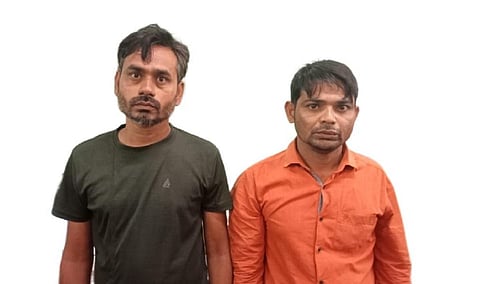 கைது செய்யப்பட்ட இருவர்.