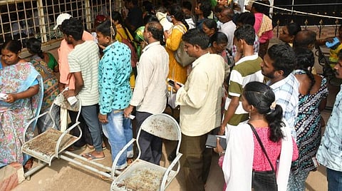 தமிழகத்தில் காய்ச்சலால் பாதிக்கப்படுவோர் எண்ணிக்கை அதிகரிப்பு