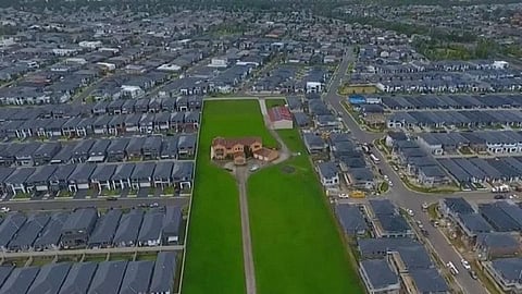 கோடி கோடியாய் கொட்டிக் கொடுத்தாலும் ரியல் எஸ்டேட்டுக்கு நிலம் தர மாட்டோம்: ஆஸி. குடும்பம் உறுதி