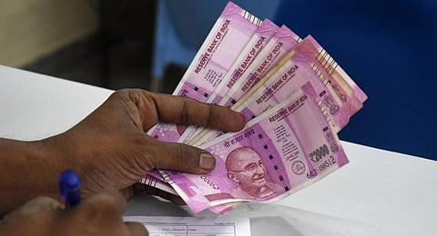 ரூ.2000 நோட்டுகளை மாற்றும் காலக்கெடு நாளையுடன் நிறைவு: பெட்ரோல் பங்க், பேருந்துகளில் வாங்கப்படாது