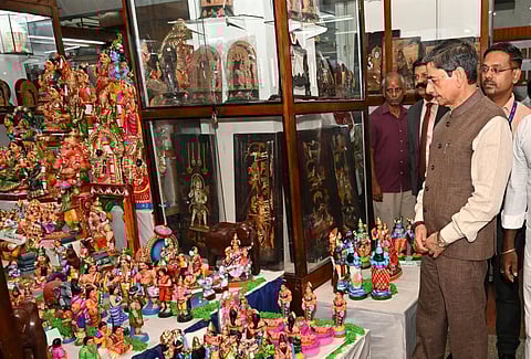 காந்தி ஜெயந்தி, தீபாவளியை முன்னிட்டு காதி தள்ளுபடி விற்பனையை ஆளுநர் தொடங்கி வைத்தார்