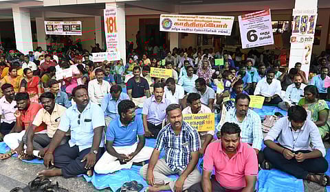 பள்ளிக் கல்வி அமைச்சருடன் நடத்திய பேச்சுவார்த்தை தோல்வி - உண்ணாவிரதம் தொடரும் என ஆசிரியர்கள் அறிவிப்பு