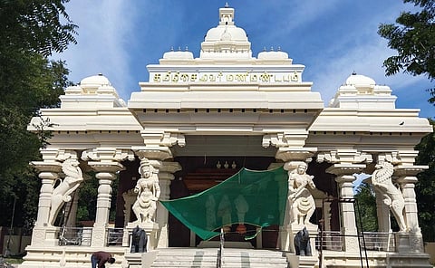 சீர்காழியில் புதுப்பொலிவுடன் காட்சியளிக்கும் தமிழிசை மூவர் மணிமண்டபம். படங்கள்: வீ.தமிழன்பன்