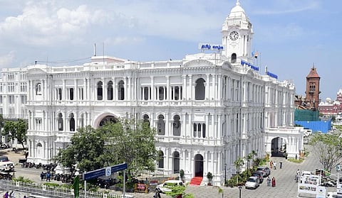 சென்னையில் அனுமதியின்றி வைக்கப்பட்ட 79 விளம்பர பலகைகளை மாநகராட்சி அகற்றம்