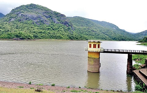 நாகர்கோவில் மாநகருக்கு குடிநீர் வழங்கும் முக்கடல் அணை நீர்மட்டம் மழையால் 10 அடி உயர்ந்துள்ளது.