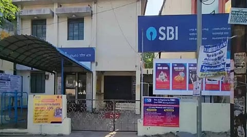 பயன்படுத்தாத கிரெடிட் கார்டுக்கு பணம் பிடித்தம் - எஸ்பிஐ வங்கிக்கு அபராதம் @ நெல்லை