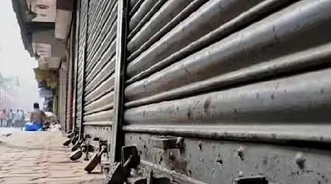 டாஸ்மாக் கடையை திறக்க வலியுறுத்தி கொத்தமங்கலத்தில் கடையடைப்பு போராட்டம்