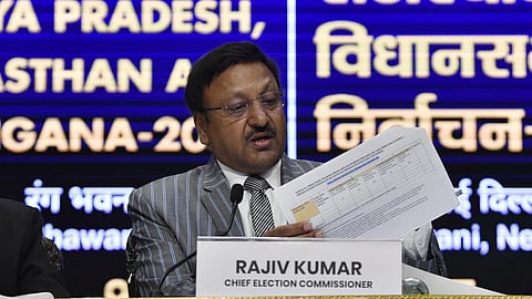டெல்லியில் நடந்த செய்தியாளர் சந்திப்பில், 5 மாநில தேர்தல் தேதிகளை தலைமை தேர்தல் ஆணையர் ராஜீவ் குமார் அறிவித்தார்