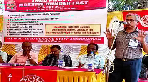 7 அம்ச கோரிக்கைகளை வலியுறுத்தி ரயில் ஓட்டுநர்கள் உண்ணாவிரதம்