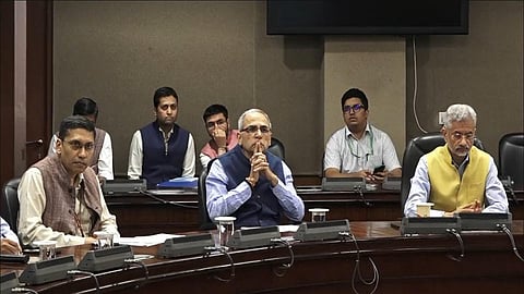 ‘ஆபரேஷன் அஜய்’ திட்டம் மூலம் இஸ்ரேலில் இருந்து இந்தியர்களை பத்திரமாக மீட்டு வருவது குறித்து டெல்லியில் வெளியுறவு அமைச்சர் எஸ்.ஜெய்சங்கர் தலைமையில் நேற்று ஆலோசனை கூட்டம் நடந்தது.