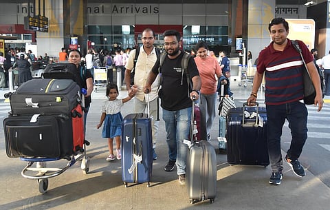 இஸ்ரேலில் இருந்து தாயகம் திரும்பிய இந்தியர்கள்.