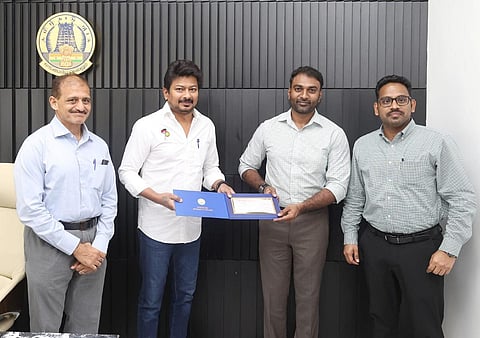 சென்னையில் ஃபார்முலா ரேசிங் சர்க்யூட் போட்டி: ரூ.15 கோடி நிதி வழங்கினார் அமைச்சர் உதயநிதி