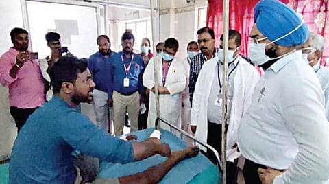 பூந்தமல்லி அரசு மருத்துவமனையில் சுகாதாரதுறை செயலர் ககன்தீப் சிங் பேடி நேற்று திடீர் ஆய்வு மேற்கொண்டா ர்.