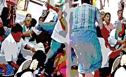 யார் பொறுப்பில் ஊராட்சிச் செயலாளர்கள்?