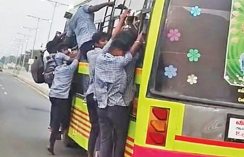 “மாணவர்கள் செய்யும் தவறுக்கு எங்களுக்கு ஏன் அபராதம்?” - கள்ளக்குறிச்சி பேருந்து ஊழியர்கள்