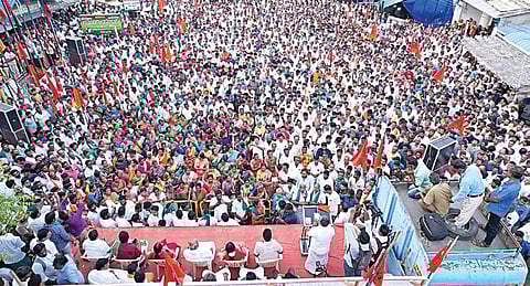 சென்னிமலையில் கடந்த 13-ம் தேதி இந்து முன்னணி சார்பில் நடைபெற்ற ஆர்ப்பாட்டத்தில் பங்கேற்றோர். (கோப்பு படம்)