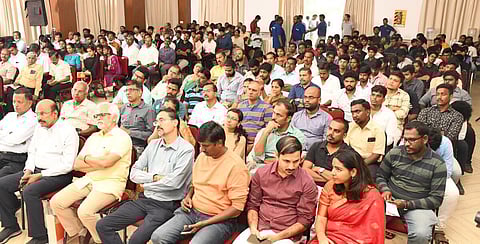 மதுரையில் நேற்று நடைபெற்ற ‘இந்து தமிழ் திசை'யின் ‘வணிக வீதி - தொழில் முனைவோருக்கான களம்' நிகழ்ச்சியில் பங்கேற்றோர். படங்கள்: எஸ்.கிருஷ்ணமூர்த்தி