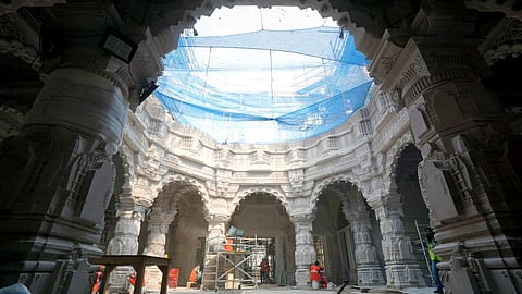 அயோத்தி ராமர் கோயில் திறப்பு தொடர்பான விளம்பர பலகை - ம.பி.யில் பாஜக, காங்கிரஸ் தலைவர்கள் மோதல்