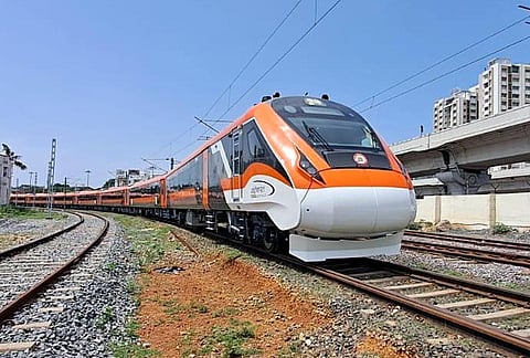 படுக்கை வசதியுடன் கூடிய வந்தே பாரத் ரயில்: சமூக வலைதளங்களில் வீடியோ வைரல்