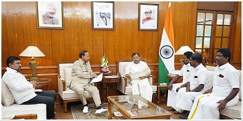 வெளியுறவுத் துறை இணை அமைச்சரை திமுக எம்பிக்கள் மற்றும் மீனவப் பிரதிநிகள் சந்தித்தனர்.