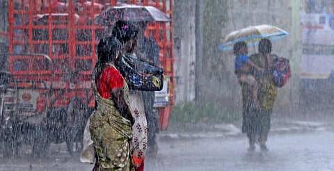 அக்டோபரில் 43 சதவீதம் மழை குறைவு: இன்றும் நாளையும் பரவலாக மழை பெய்ய வாய்ப்பு
