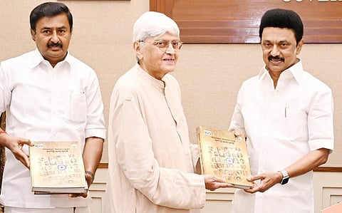 "விடுதலை போராட்டத்தில் தமிழ்நாட்டின் பங்களிப்பு" என்ற சிறப்பு மலரை தமிழக முதல்வர் மு.க.ஸ்டாலின் வெளியிட்டார்.
