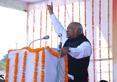 சுக்மாவில் உரையாற்றிய காங்கிரஸ் தேசிய தலைவர் மல்லிகார்ஜுன் கார்கே